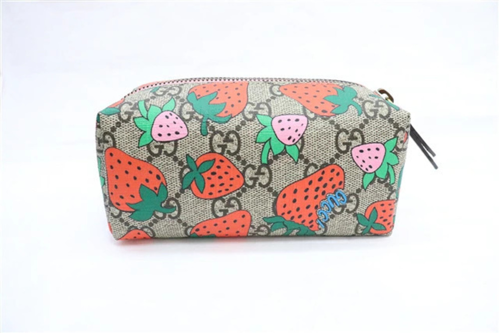 Gucci Pouch Clutch GG Supreme canvas Beige Cream strawberry